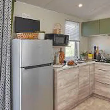 Mobil-home Avec Terrasse A Hyeres, Ideal Pour 4 Personnes - Api-1-52-1135 مكان تخييم