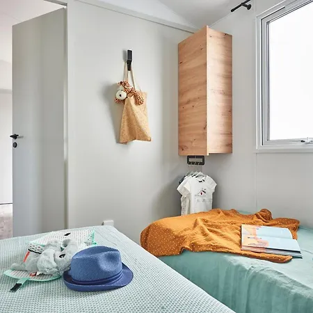 Mobil-home Avec Terrasse à Hyères, Idéal Pour 4 Personnes - Api-1-52-1135