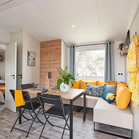 Mobil-home Avec Terrasse à Hyères, Idéal Pour 4 Personnes - Api-1-52-1135