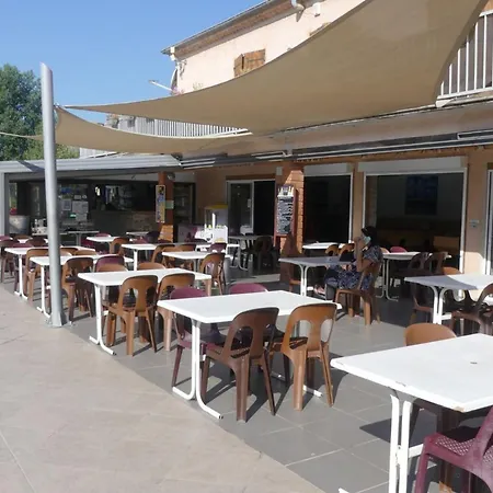 Mobil-home Avec Terrasse à Hyères, Idéal Pour 4 Personnes - Api-1-52-1135 *